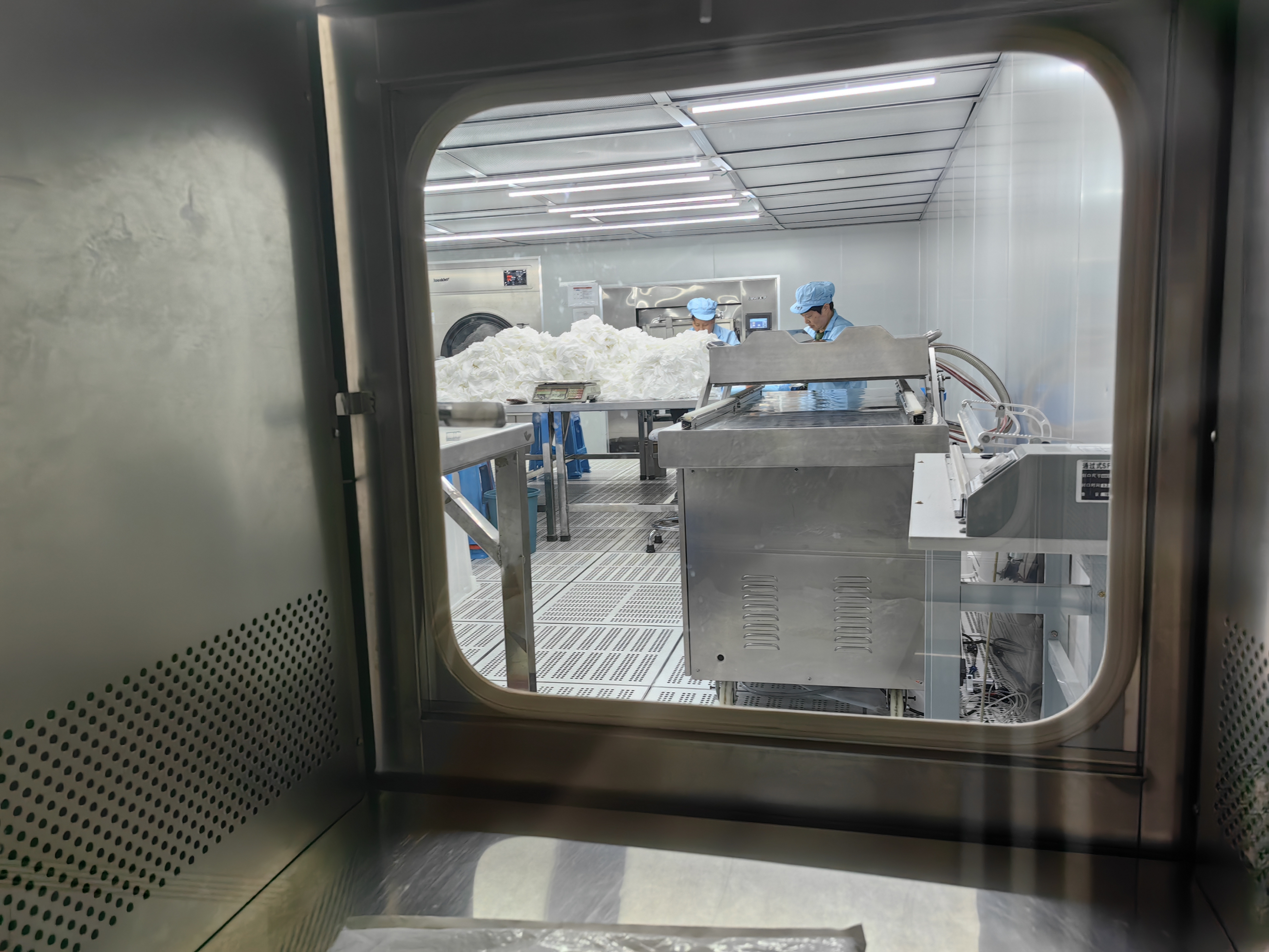 Clean room Microfiber polyester wiper of 80% polyester and 20% nylonpolyester Dust-free cleanroom wiper